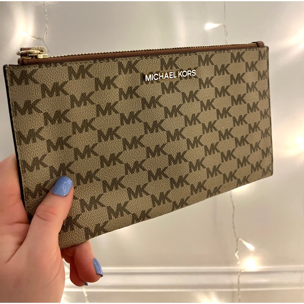 Never used before Michael Kors Wrist Wallet!